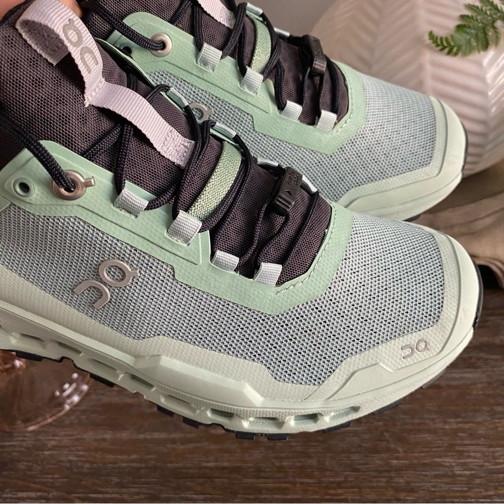 ON Cloudvista Women’s Mint Trail Running Shoes